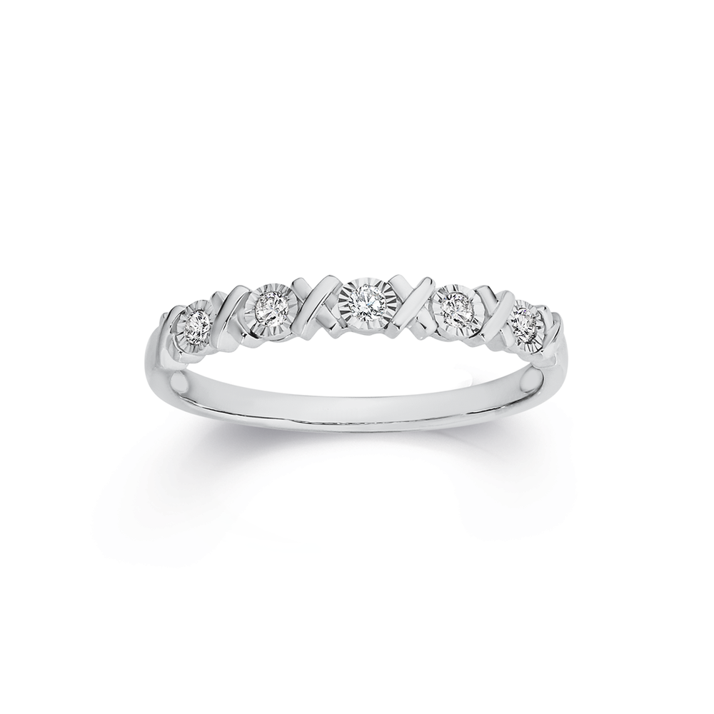 hug ring white gold